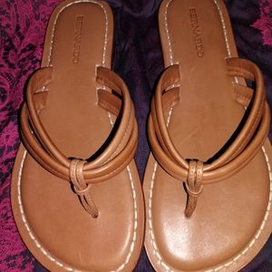 Bernardo Miami thong sandals